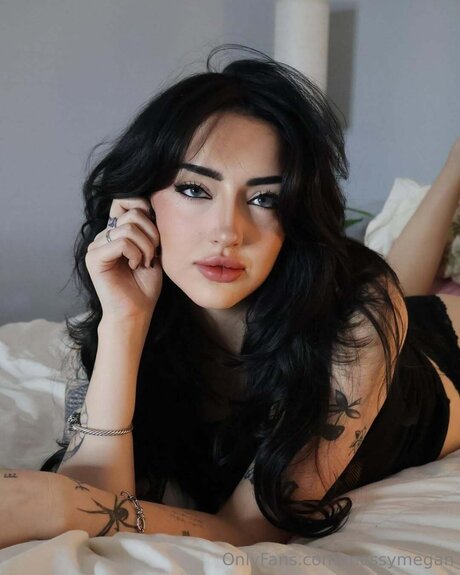 messymegan トップモデル 写真