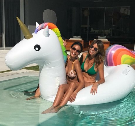 アナルパウグオンリーファンズ ヌード 写真