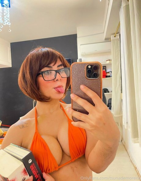 アジア人のタトゥー OnlyFans セクシー裸 写真