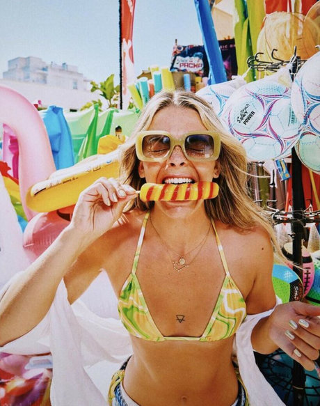 Louisa Johnson ポルノモデル ギャラリー