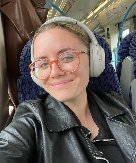 Adventures And Naps エロティックなポルノスター 写真