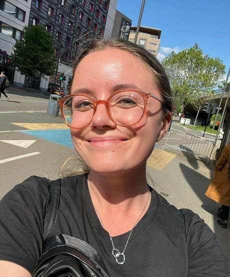 Adventures And Naps ヌード女優 ギャラリー