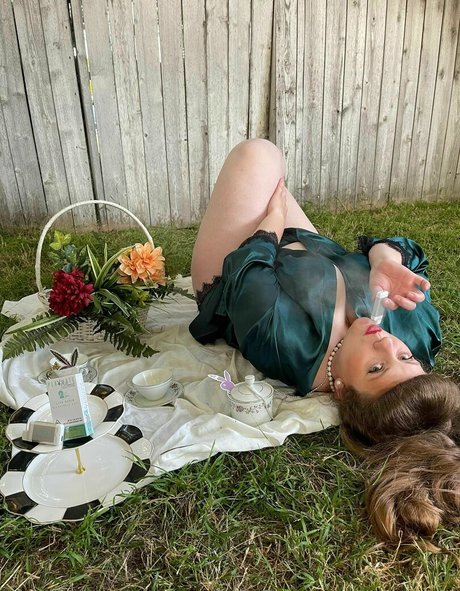 seenala ポルノ女優 写真