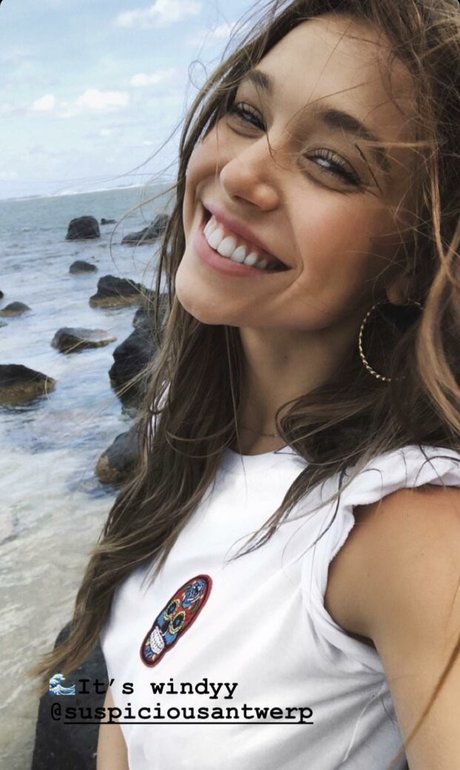 Alexis Ren 完璧なポルノスター 画像