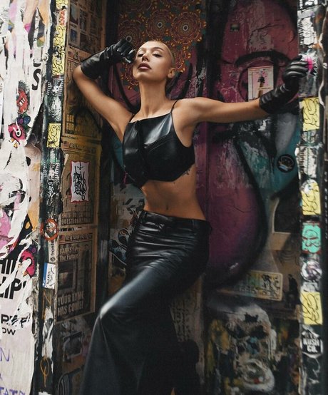 Alexis Ren HDスター 写真