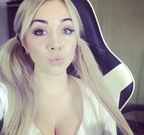 asmr ゲイ onlyfans ポルノグラフィック 画像