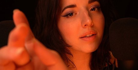 Slight Sounds ASMR ポルノ女優 画像