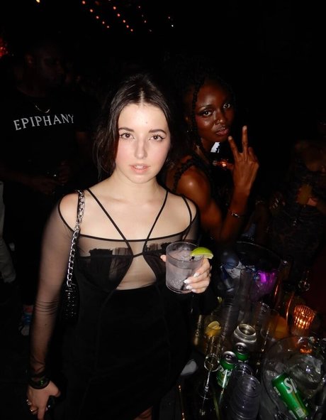 Slight Sounds ASMR ポルノスター 無料 写真