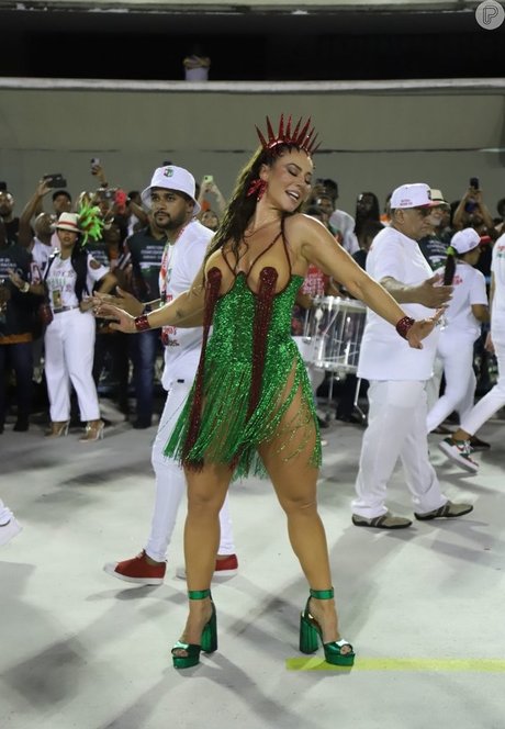 Paolla Oliveira 完璧なスター アーカイブ