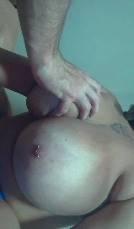 18歳のOnlyFans セクシーヌード 写真