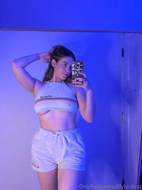 Lilyluvbug 素敵なモデル 画像