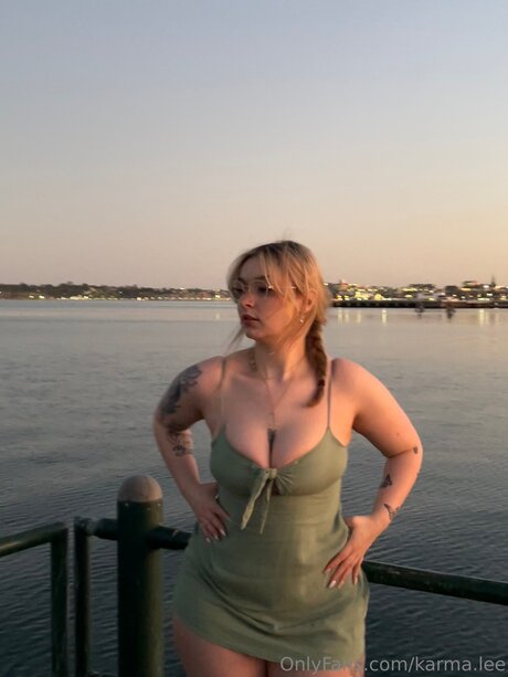 裸の写真 OnlyFans ポルノグラフィック アーカイブ