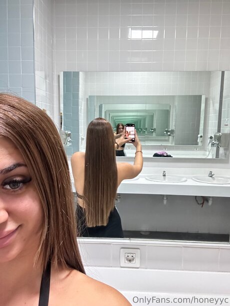 Honeyyc xxxモデル 写真