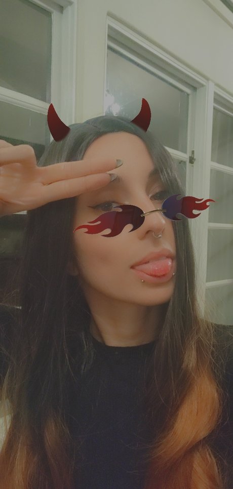 Discordia Suicide ホットなポルノスター 写真