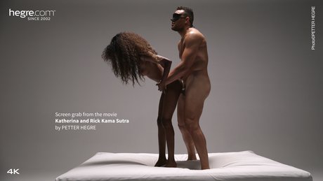 トゥワークオンリーファン ホット裸 写真