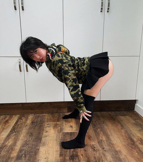 ティーングラスオンリーファン アート裸 画像