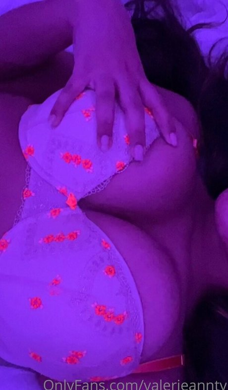 金髪の小柄なOnlyFans 無料ヌード ギャラリー