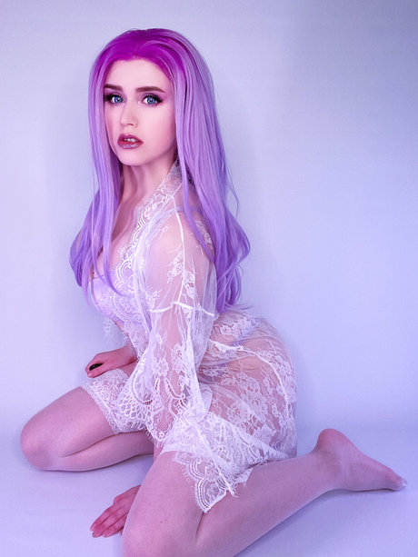 Adeline Frost セクシーなポルノスター 写真