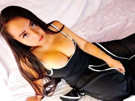 おばあちゃんの巨乳OnlyFans 美しい ギャラリー