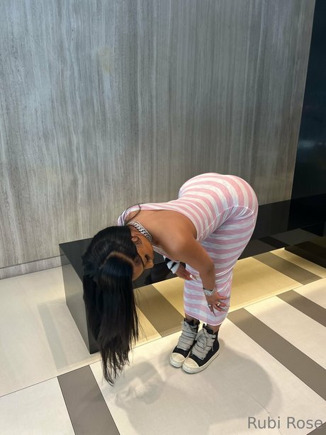 サッカーママOnlyFans アートポルノ 画像