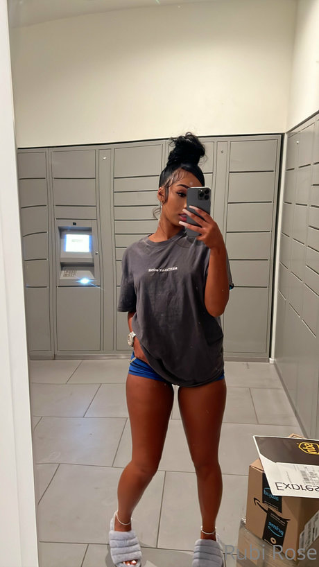 フィットネス熟女OnlyFans ホットヌード 写真