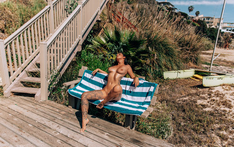 Reed Suicide XXXモデル 写真