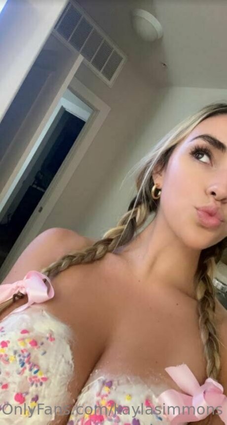 Kayla Simmons エロティック女優 画像