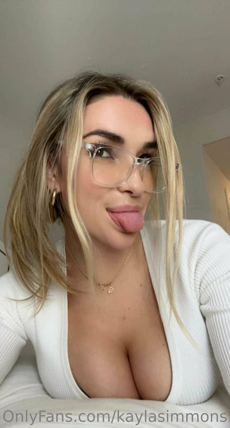 Kayla Simmons 高品質のスター 写真