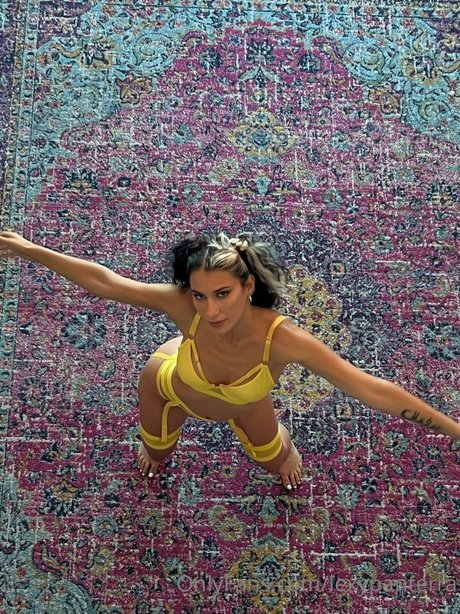 黒髪の熟女OnlyFans 無料ヌード 写真