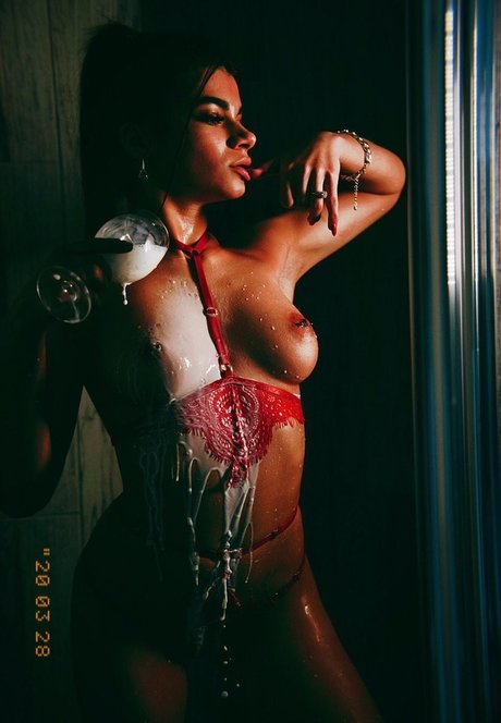 Anna Mukydza 裸のモデル アーカイブ