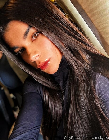 Anna Mukydza ポルノスター アダルト 写真