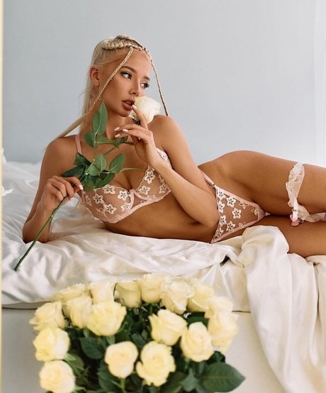 客室乗務員 OnlyFans 無料 写真