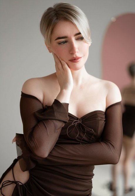 Daria Flora ポルノスター 可愛い 写真