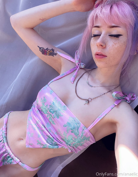 金髪の小柄なOnlyFans 無料 写真