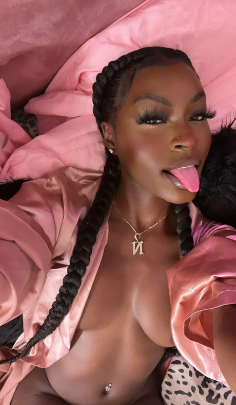 ぽっちゃりブロンドOnlyFans トップ 写真