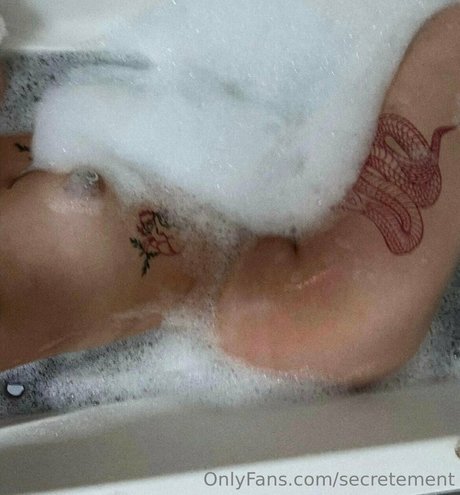 フェムボーイアジアンOnlyFans アダルト 写真