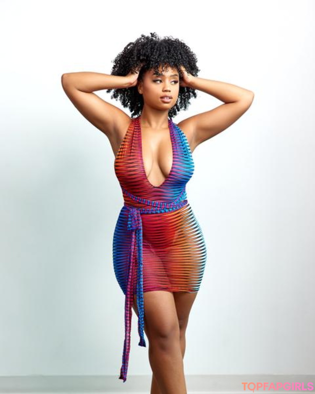 ぽっちゃりブロンドOnlyFans セクシー 写真