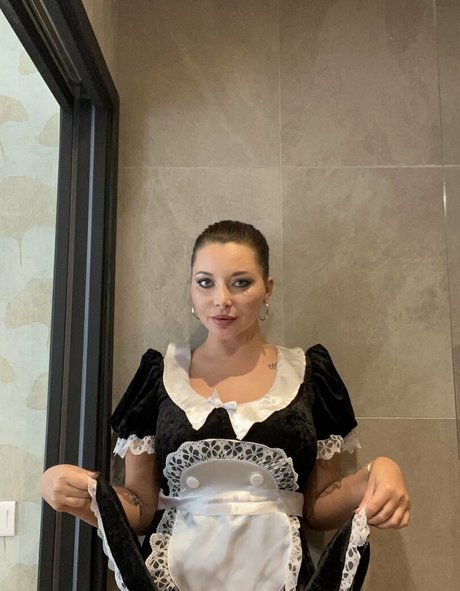 客室乗務員 OnlyFans セクシー裸 画像