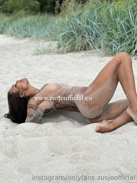 小柄で痩せたOnlyFans ヌード 画像