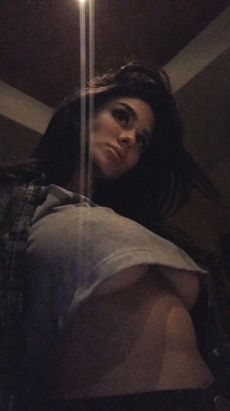 Brittany Furlan 裸のモデル 写真