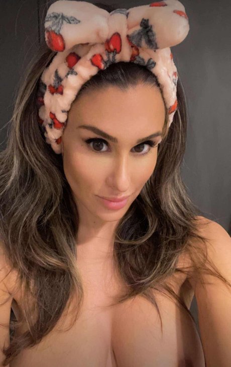 Brittany Furlan ポルノスター セックス ギャラリー