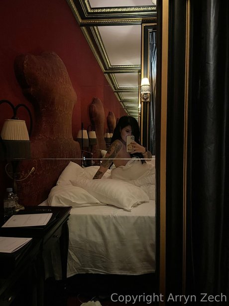 ニューハーフ 熟女 OnlyFans 美しい 写真