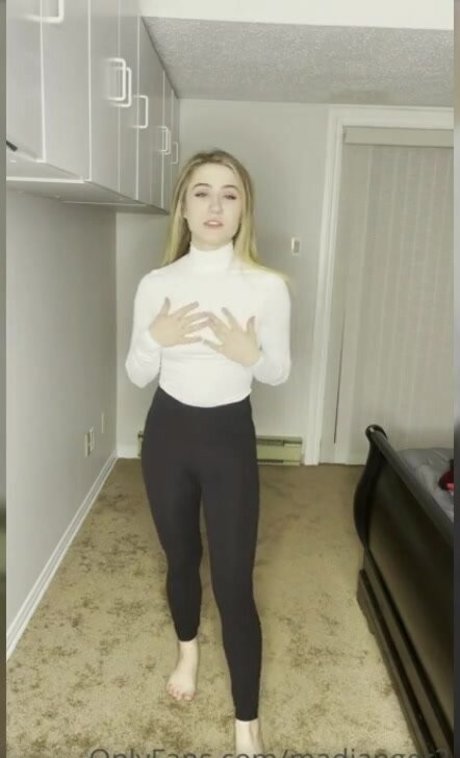 セクシーなブロンドのOnlyFans アートxxx 写真