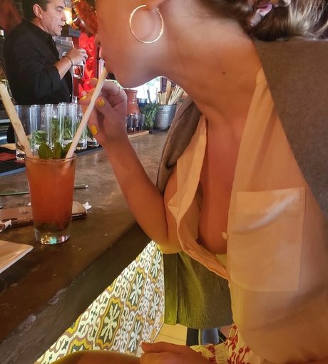 レズビアン ストラップオン OnlyFans セックス 写真