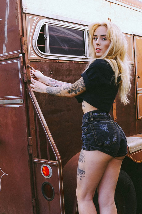 黒人フェムボーイOnlyFans セクシーxxx 写真