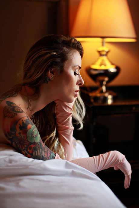 曲線美の赤毛OnlyFans 美しいヌード 写真