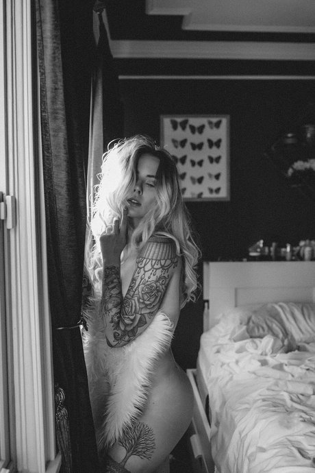 妻のマンコOnlyFans アートヌード 画像