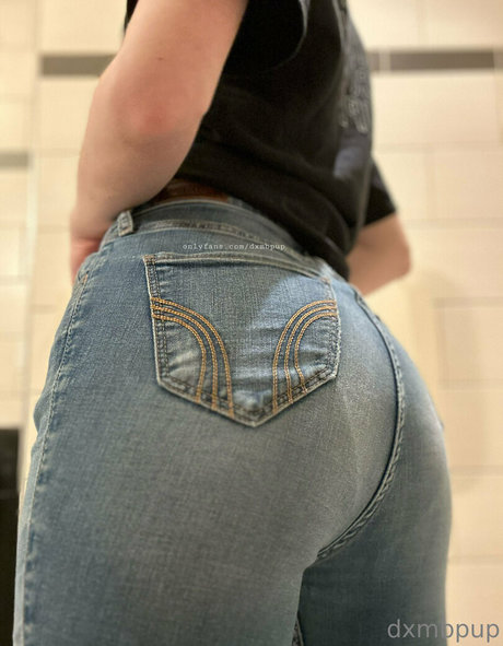 アジア人のタトゥー OnlyFans エロチック 画像