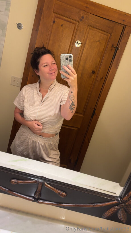 Hailstorm エロティックなスター 写真