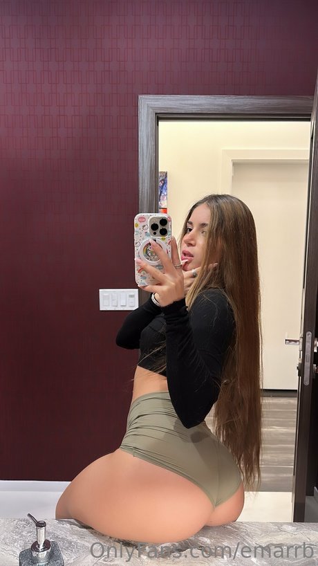 Emarr B アート女優 写真